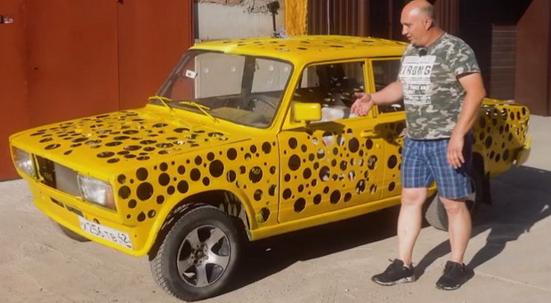 Lada sa više od 1000 rupa na karoseriji