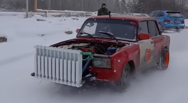 Lada sa dva motora