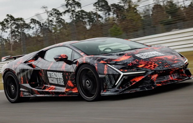 Lamborghini Revuelto SV
