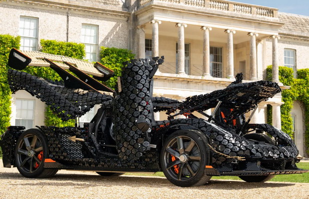 LEGO Koenigsegg Sadair&rsquo;s Spear