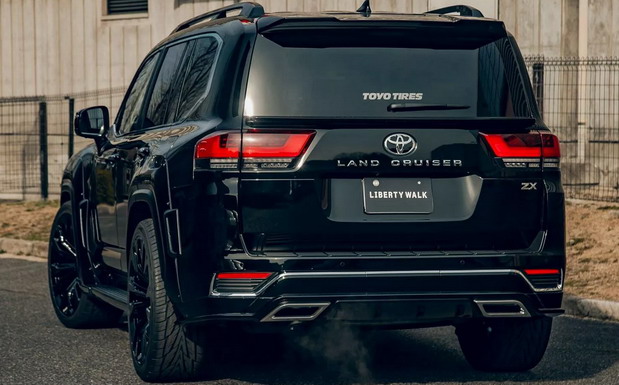 Liberty Walk Toyota Land Cruiser 300