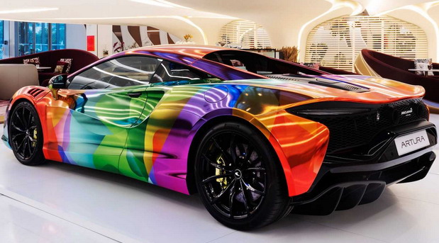 McLaren Artura Art Car 