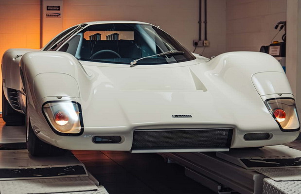 McLaren M6GT