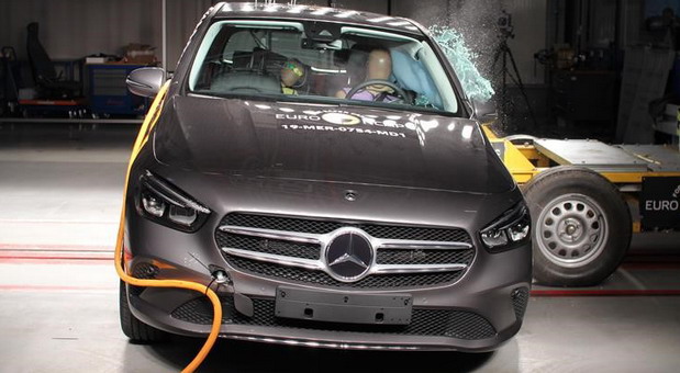 EuroNCAP test Mercedes B EuroNCAP test Mercedes B