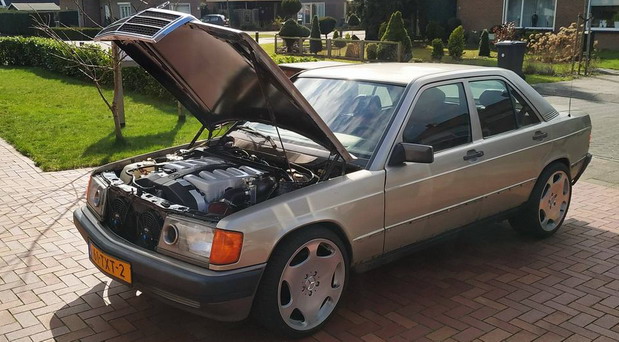 Mercedes 190E sa V12 motorom Mercedes 190E sa V12 motorom
