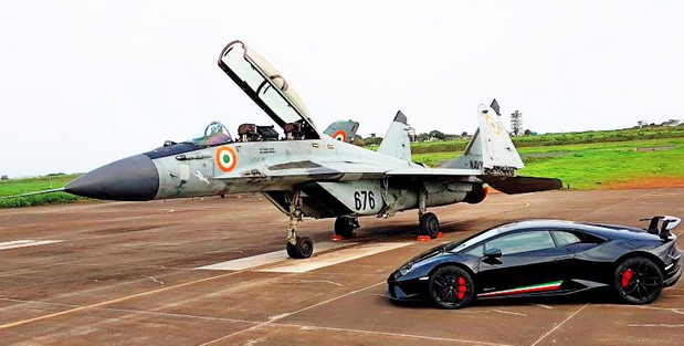 Lamborghini Huracan Performante vs Mig-29K