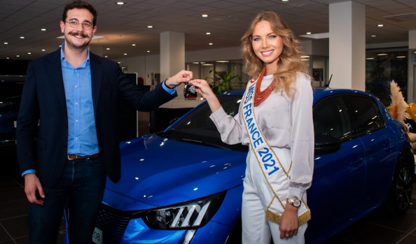 Miss Francuske dobila novi Peugeot e-208 Miss Francuske dobila novi Peugeot e-208