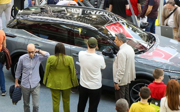 Nissan BG sajam Nissan BG sajam