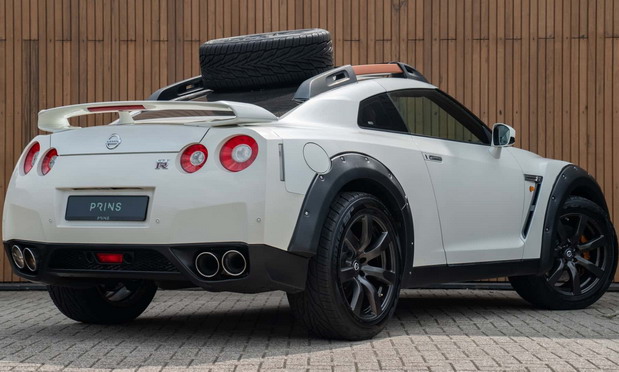 Nissan GT-R 