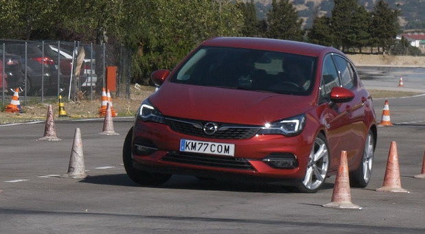 Opel Astra na "testu severnog jelena" Opel Astra na "testu severnog jelena"