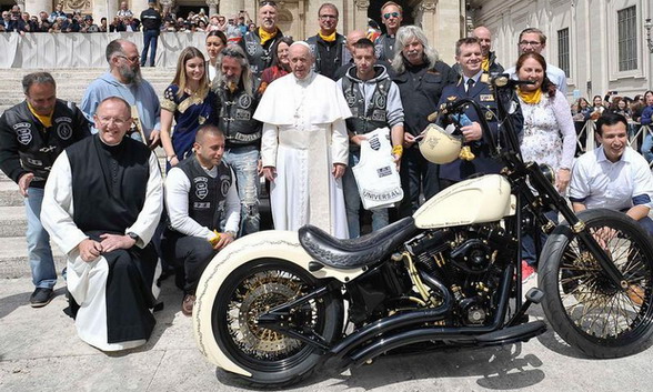 Harley-Davidson sa papinim potpisom Harley-Davidson sa papinim potpisom