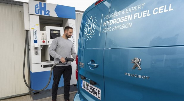 Peugeot e-Expert hydrogen fuel cell 