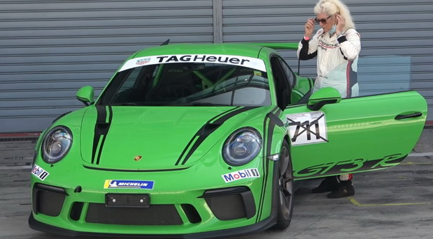Baka u Porscheu Baka u Porscheu