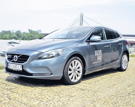 117758-volvo v40.jpg, 63 KB