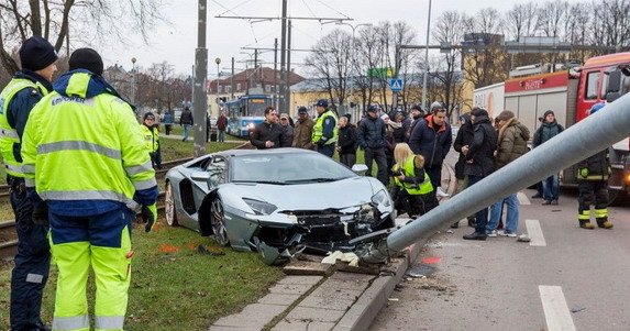 141418-lambo a 1.jpg, 77 KB