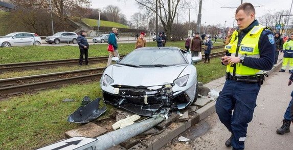 141420-lambo a 111.jpg, 80 KB