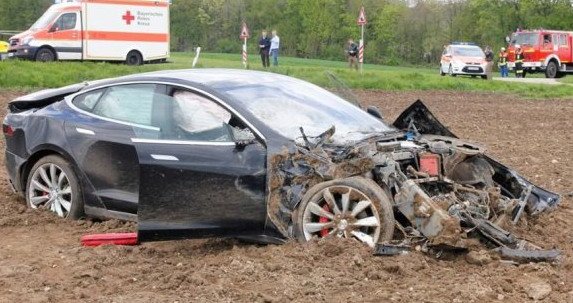 148999-tesla crash.jpg, 72 KB