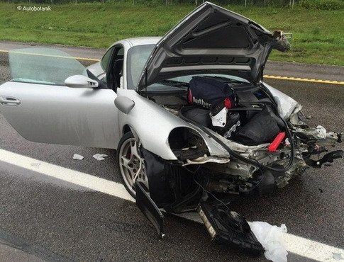 152591-porsche crash 1.jpg, 70 KB