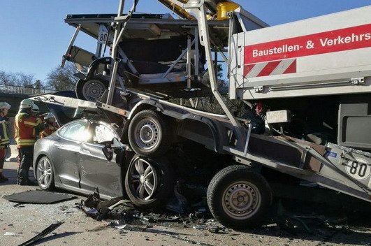 158707-tesla crash.jpg, 74 KB