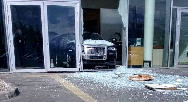 176958-rolls g 11.jpg, 64 KB