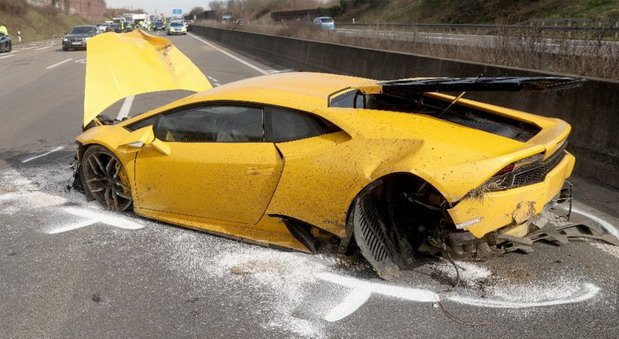 178326-lambo crash 1.jpg, 83 KB