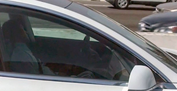 193823-tesla autopilot.jpg, 39 KB