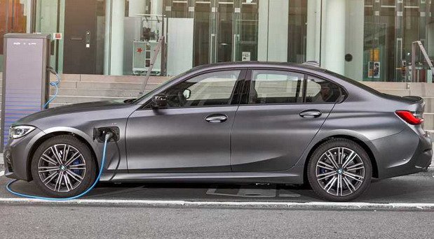 195287-bmw 330e 1.jpg, 71 KB