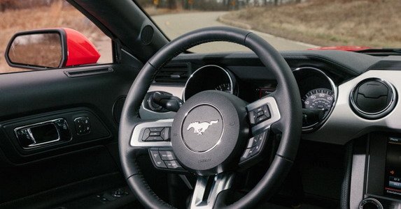 2015-mustang-02.jpg, 49 KB