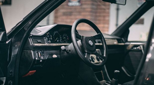 202129-mercedes m 111.jpg, 50 KB