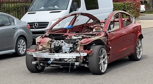 202299-tesla crash 1.jpg, 76 KB