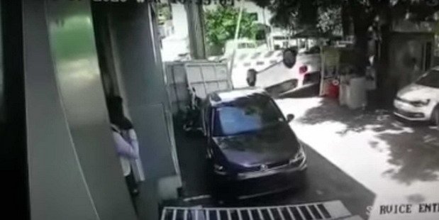 204265-vw crash.jpg, 39 KB