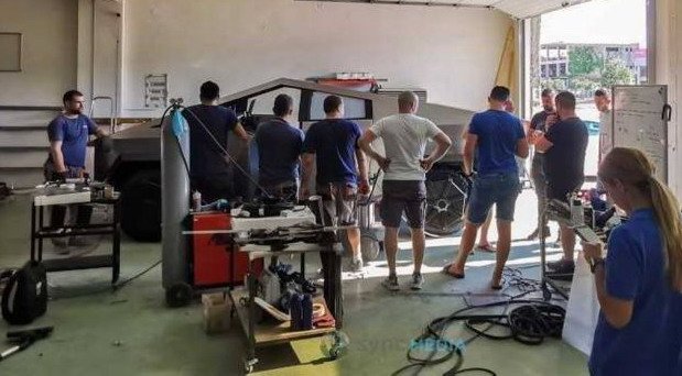 205871-tesla m 11.jpg, 63 KB