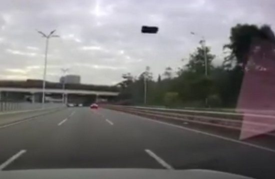 209132-tesla krov.jpg, 26 KB