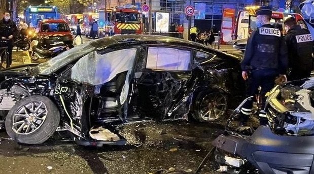 220930-tesla taxi.jpg, 97 KB