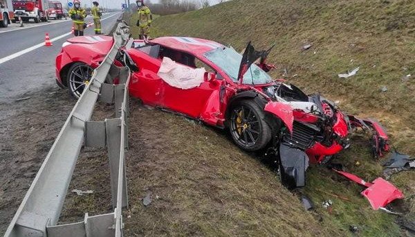 222545-ferrari 488 1.jpg, 85 KB