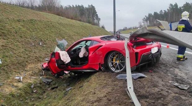 222546-ferrari 488 11.jpg, 82 KB