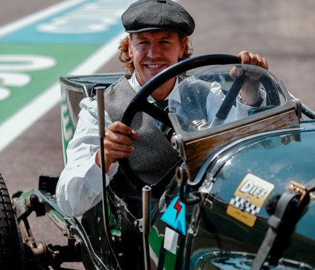 226701-vettel 1.jpg, 61 KB