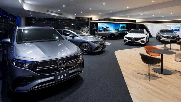 230193-mercedes salon 11.jpg, 66 KB