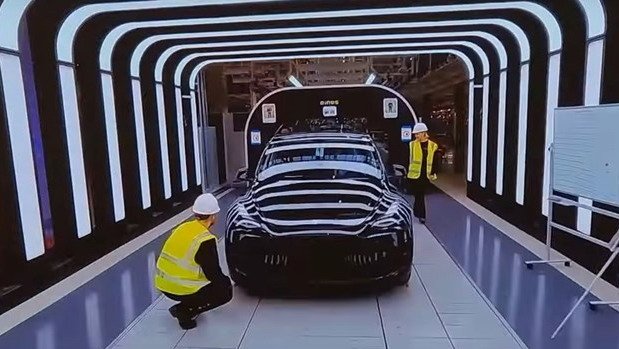 230228-tesla berlin.jpg, 69 KB