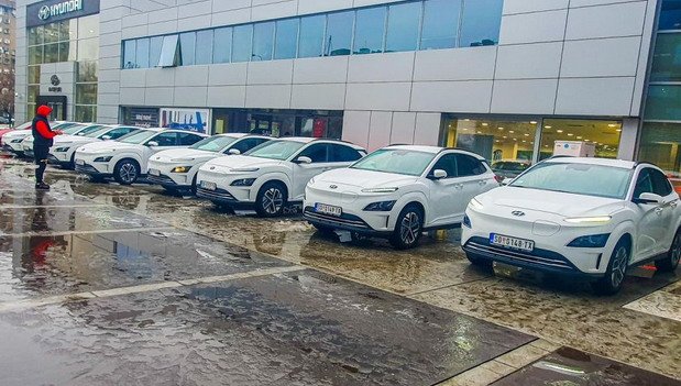 231750-hyundai taxi 1.jpg, 87 KB