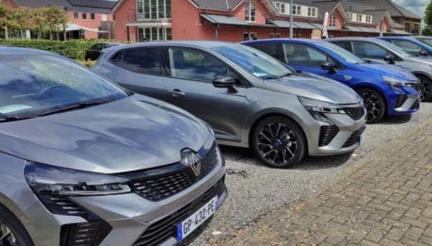 235745-renault clio am.jpg, 77 KB