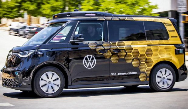 236005-vw id buzz ad.jpg, 82 KB