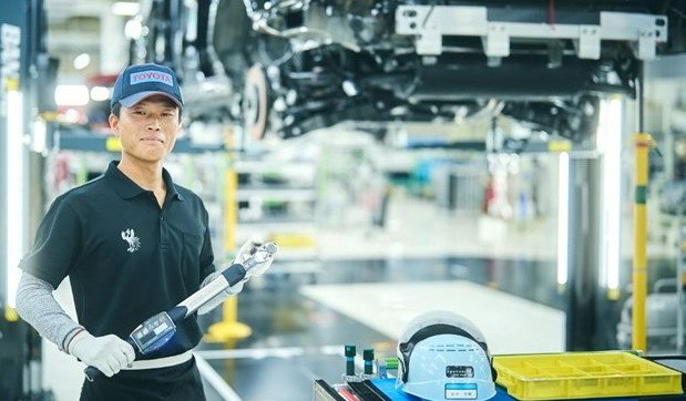 238900-toyota f 11.jpg, 65 KB