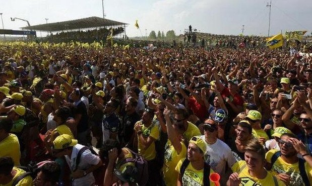 239398-motogp-navijaci.jpg, 104 KB