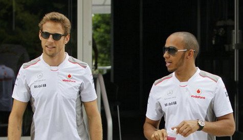 86813-f1 baton.jpg, 33 KB