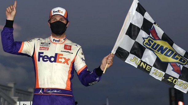 Deni-Hemlin nascar.jpg, 56 KB