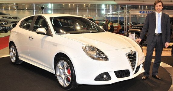 Djovani De Filipis sa automobilom Alfa Romeo Giulietta.jpg, 60 KB