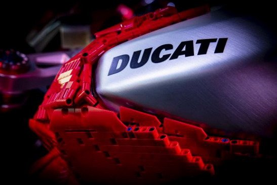 Ducati-Panigale-V4-R-lego-2.jpg, 41 KB