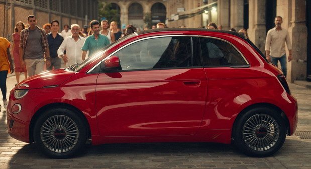 Fiat 500 RED TV Commercial.jpg, 64 KB