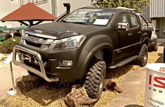 Isuzu_TRIO_Lorist_05.jpg, 100 KB